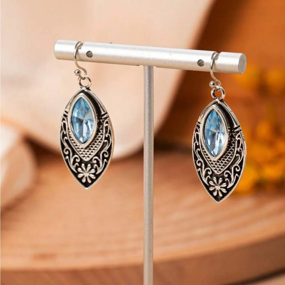 Elegant Silver and Blue Dangle Earrings - Picture 3 of 3